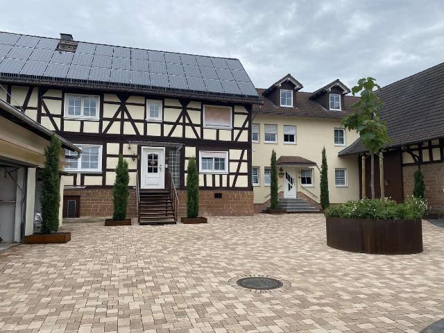 Charmante 4 Zimmer Wohnung mit Balkon in idyllischer Hofreite – Büdingen Wolf