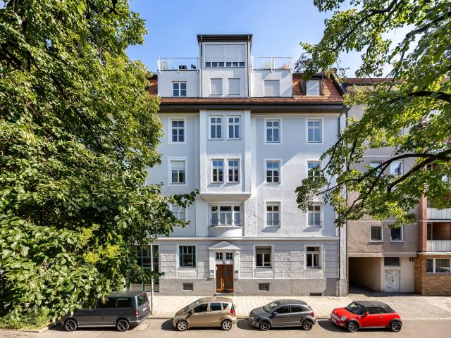 Charmante 4 Zimmer Wohnung mit Kamin und Südbalkon in Jugendstil Haus von 1910