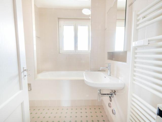 Charmante 4 Zimmer Wohnung mit sonnigem Balkon zu vermieten