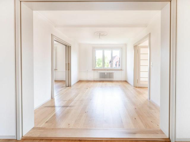 Charmante 4 Zimmer Wohnung mit sonnigem Balkon zu vermieten