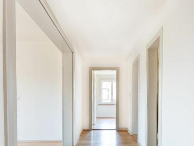 Charmante 4 Zimmer Wohnung mit sonnigem Balkon zu vermieten