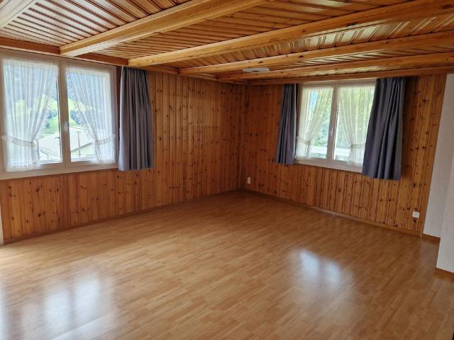 Charmante 5.5 Zimmer Wohnung mit atemberaubendem Bergblick in Lumbrein