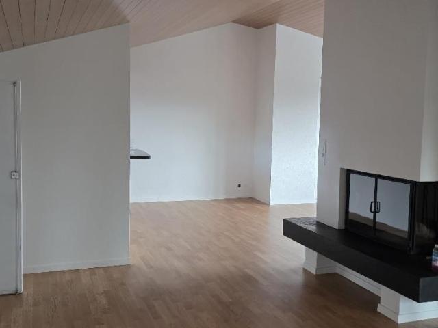 Charmante 5 Zimmerwohnung mit Wintergarten und grossem Balkon