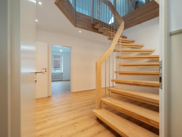 Charmante 5 Zimmer Maisonettewohnung mit Galerie, Dachterrasse und Loggia