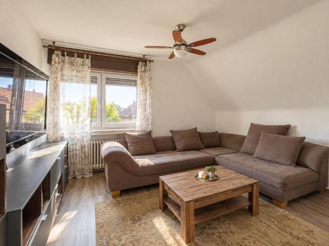 Charmante 65 m² große 2 Zimmer Wohnung mit sonnigem Südbalkon und Stellplatz in Holderberg