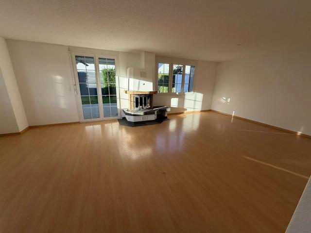 Charmante 6.5 Zimmer Doppelhaushälfte an ruhiger Lage in Buttikon SZ