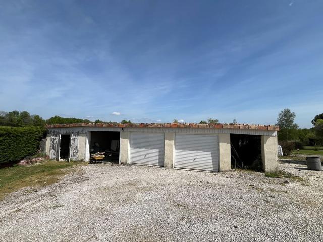 Charmante charentaise rénovée avec 4 chambres, piscine et vu. 177m² Juillaguet