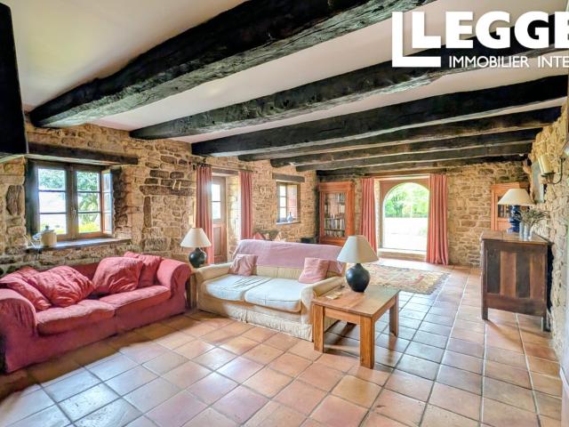 Charmante chaumière 3 chambres avec bâtiment en pierre à rénover, hameau, 4 790 m² jardin