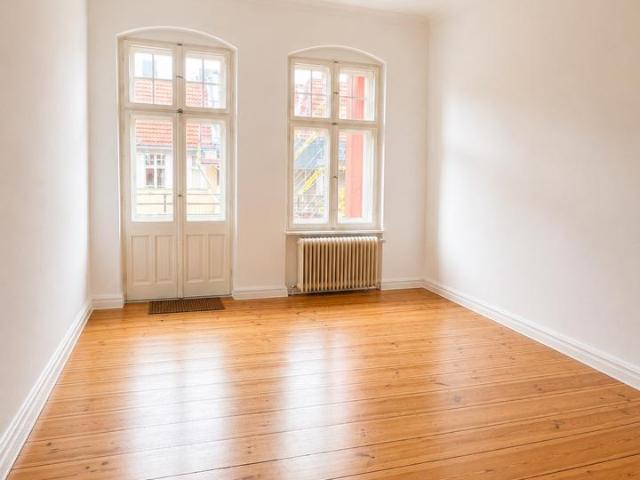 Charmante Altbauwohnung im 4. Obergeschoss mit Balkon in Neukölln