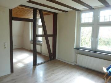 Charmante Altbauwohnung im Grünen – 3 Zimmer Wohnung mit offener EBK auf ca. 95 m²