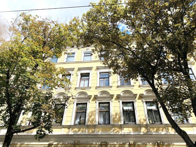 CHARMANTE ALTBAUWOHNUNG IN RENOVIERTEM JAHRHUNDERTWENDEHAUS NÄHE U3