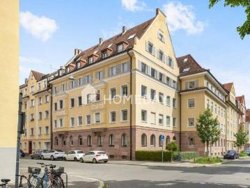 Charmante Altbauwohnung mit 4 Zimmern, Balkon, großer Loggia & opt. TG Stellplatz