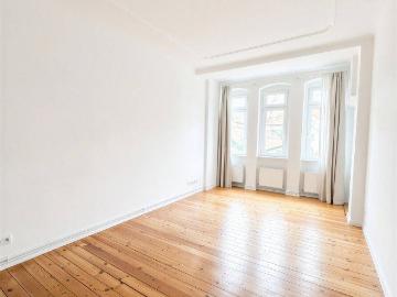 Charmante Altbauwohnung mit Balkon und modernem Wohnkomfort Sofort bezugsfrei