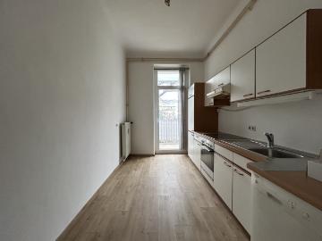 Charmante Altbauwohnung mit großzügigen Freiflächen