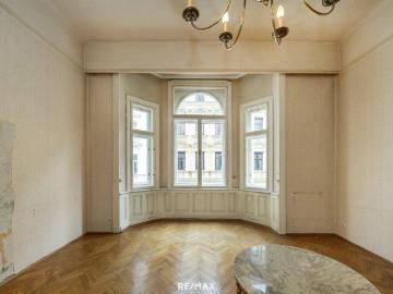 Charmante Altbauwohnung mit Entwicklungspotenzial in Bestlage des 7. Bezirks