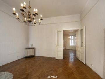 Charmante Altbauwohnung mit Entwicklungspotenzial in Bestlage des 7. Bezirks