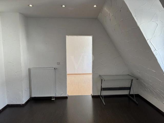Charmante Altbauwohnung mit EBK, kleiner Terrasse & PKW Stellplatz mitten in Idar!