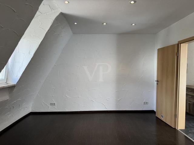 Charmante Altbauwohnung mit EBK, kleiner Terrasse & PKW Stellplatz mitten in Idar!