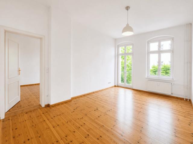 Charmante Altbauwohnung mit zwei Balkonen und historischem Flair in Berlin Oberschöneweide
