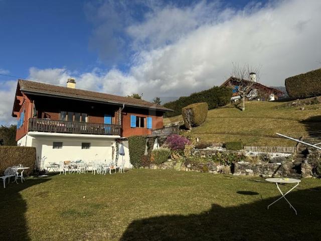 CHARMANTE AVEC JARDIN ET VUE LAC CADRE PAISIBLE