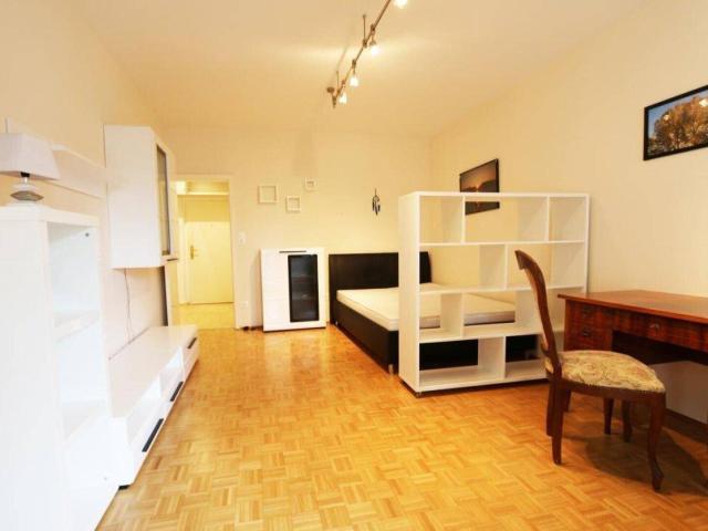 Charmante Balkonwohnung in Ruhelage – 1 Zimmer + getrennte Küche – befristet vermietet bis 2027 !