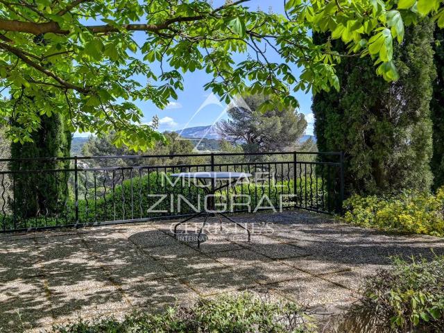 Charmante bastide avec vue imprenable sur la Saint Victoire 284m² Aix en Provence