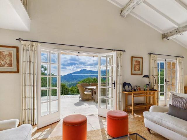 Charmante bastide avec vue imprenable – Tourrettes sur Loup 310m² Tourrettes sur Loup