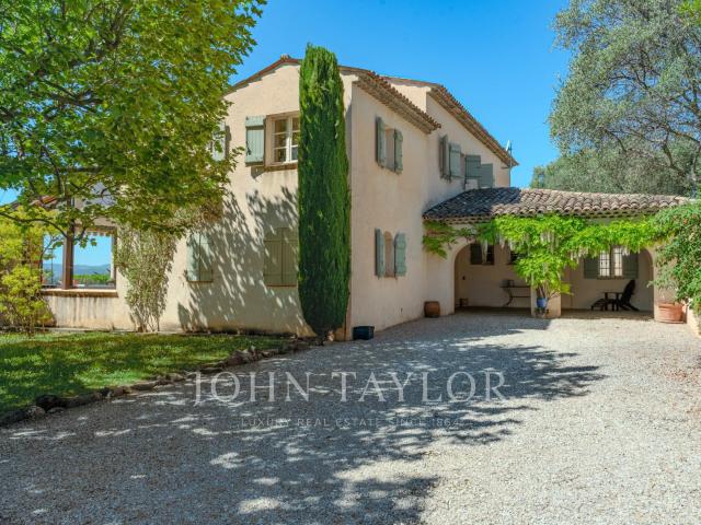 Charmante Bastide avec vue panoramique collines et mer 353m² Grasse