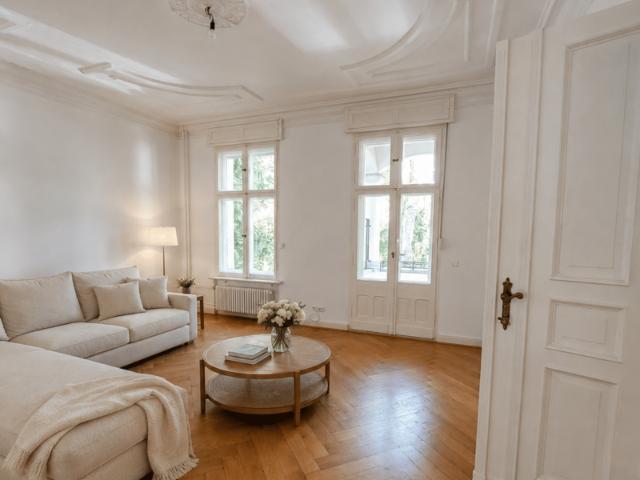 Charmante Belle Étage in Stadtvilla Terrasse, Balkon, Wintergarten, Gartenanteil 30 Min zur Friedrichstraße