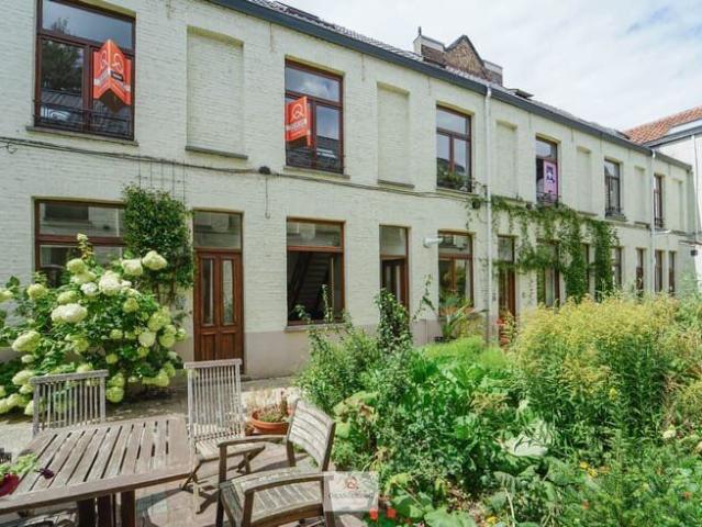 Charmante bemeubelde citéwoning nabij Coupure