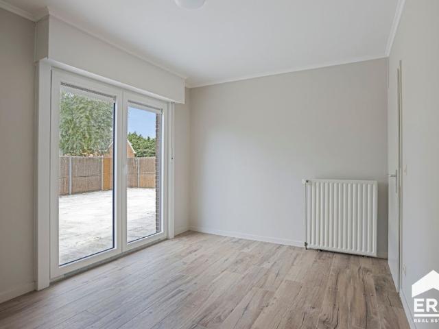 Charmante bungalow met mooie tuin en terras in Oudenburg