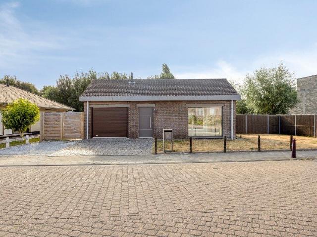 Charmante bungalow met zonnige tuin in Oudenburg