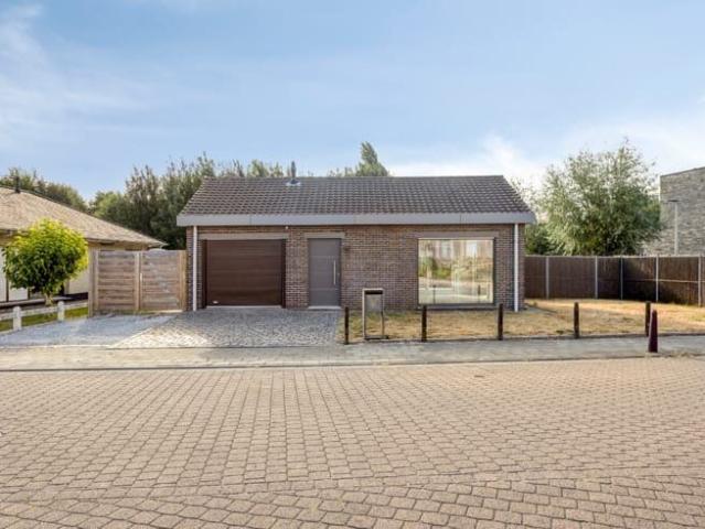 Charmante bungalow met zonnige tuin in Oudenburg
