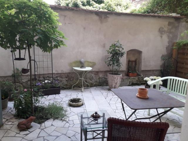 Charmante, große 3 Raumwohnung mit Terrasse und Einbauküche in der historischen Görlitzer Altstadt !