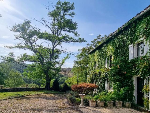 Charmante Domaine en Pierre avec 7 Chambres et Potentiel de. 317m² Peyrefitte du Razès