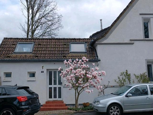 Charmante Doppelhaushälfte im Landhausstil mit Wintergarten