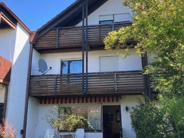 Charmante Doppelhaushälfte in versetzter Reihenhausbauweise