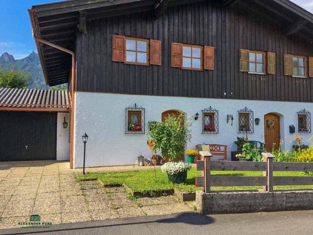 Charmante Doppelhaushälfte in Großgmain