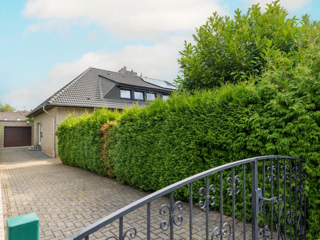 Charmante Doppelhaushälfte in Osnabrück Eversburg: Sackgassenlage, Kamin und Garage