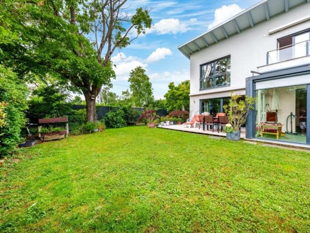 Charmante Doppelhaushälfte Minergie mit herrlichem Garten