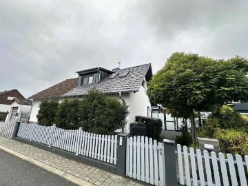 Charmante Doppelhaushälfte mit 5 Zimmern in Mannheim Schönau