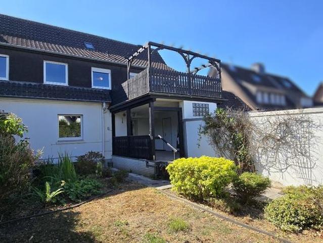 Charmante Doppelhaushälfte mit Garten, Garage, Balkon + Terrasse