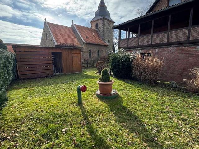 Charmante Doppelhaushälfte mit Garten, Terrasse und ausgebautem Dachgeschoss in Flöthe