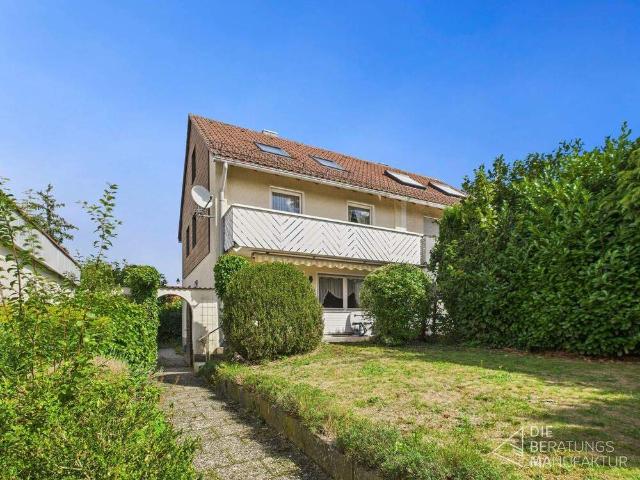 Charmante Doppelhaushälfte mit Garten und Doppelgarage