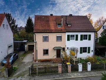 Charmante Doppelhaushälfte mit großem Garten in Top Lage von Nürnberg