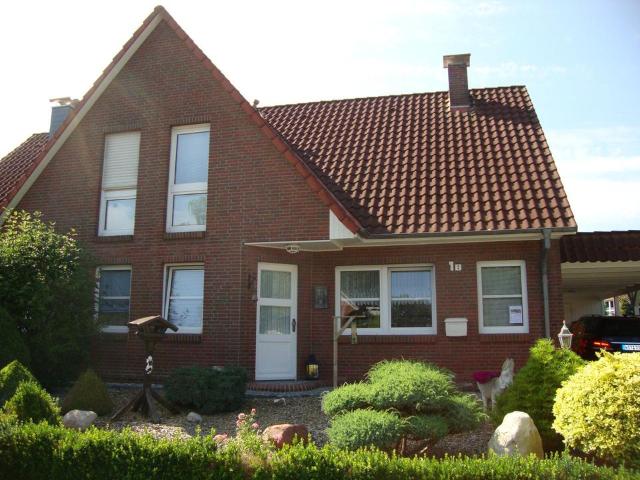 Charmante Doppelhaushälfte mit schönem Garten