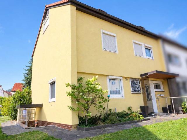 Charmante Doppelhaushälfte mit schönem Garten und zusätzlichem Hobbyraum + separate Einzelgarage