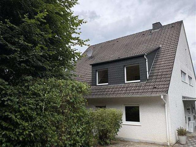 Charmante Doppelhaushälfte mit Terrasse und Garten
