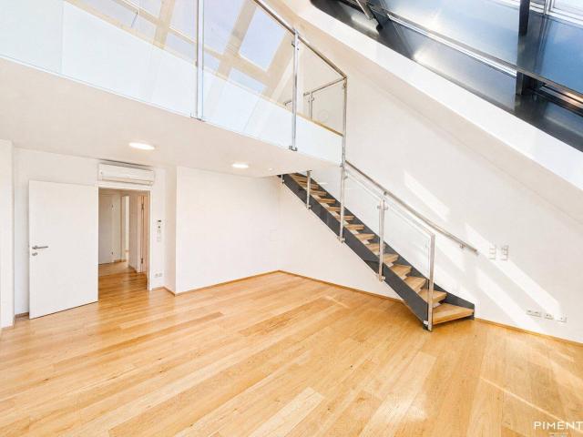 Charmante Dachgeschoss Maisonette mit sonniger Terrasse in der Josefstadt
