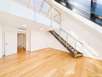 Charmante Dachgeschoss Maisonette mit sonniger Terrasse in der Josefstadt